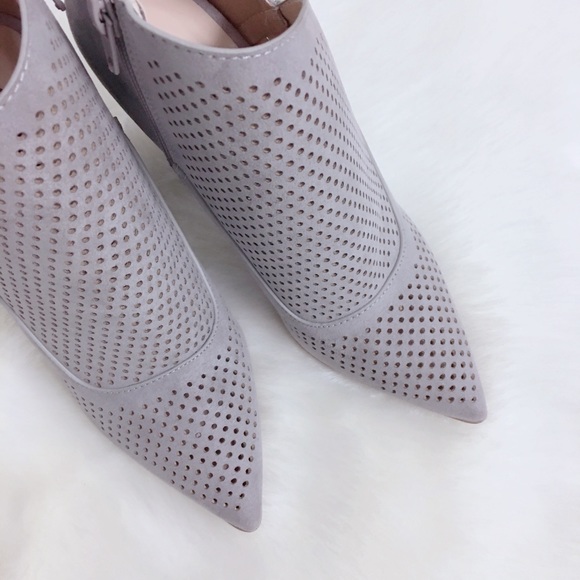 HP! Light Gray asymmetrical Heels Ankle Booties - Picture 3 of 4
